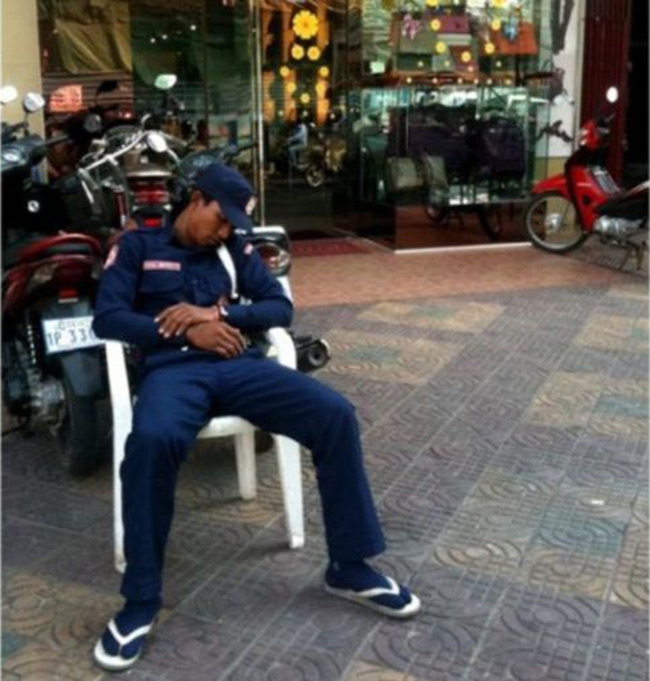 Bảo vệ ngủ quên