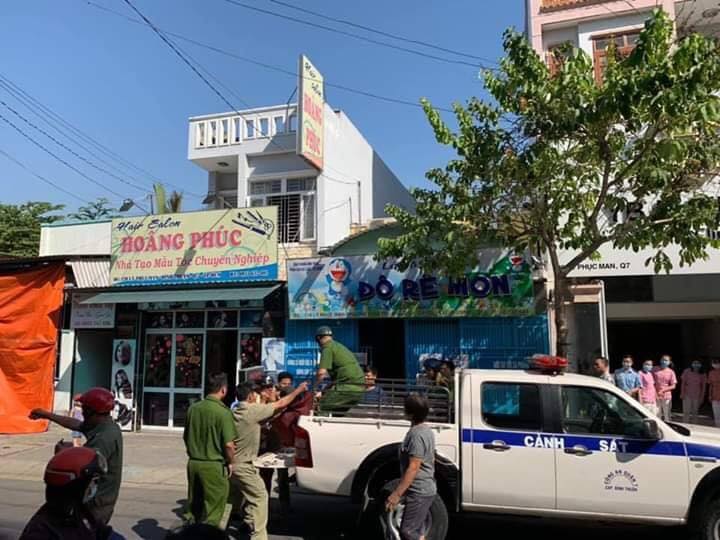 Nam nhân viên bảo vệ bị đưa về đồn