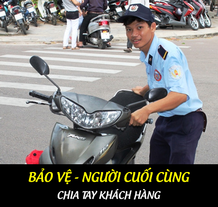 Nh&acirc;n vi&ecirc;n bảo vệ l&agrave; người cuối c&ugrave;ng chia tay kh&aacute;ch h&agrave;ng spa