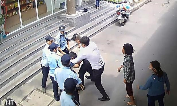 Bảo vệ đánh nhau