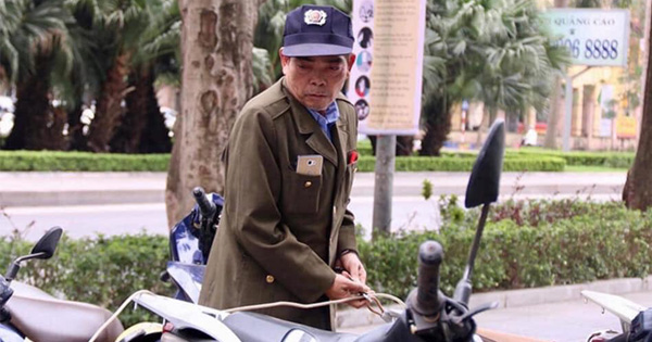 NGANG TRÁI! Làm mất xe SH gần 200 triệu, bác bảo vệ rao bán đất, nhịn ăn lo đền bù