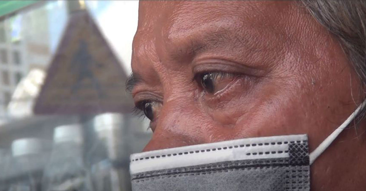 65 tuổi, vừa nghỉ hưu lại phải nhảy xe buýt đi làm bảo vệ kiếm sống dù con cái rất giàu có!